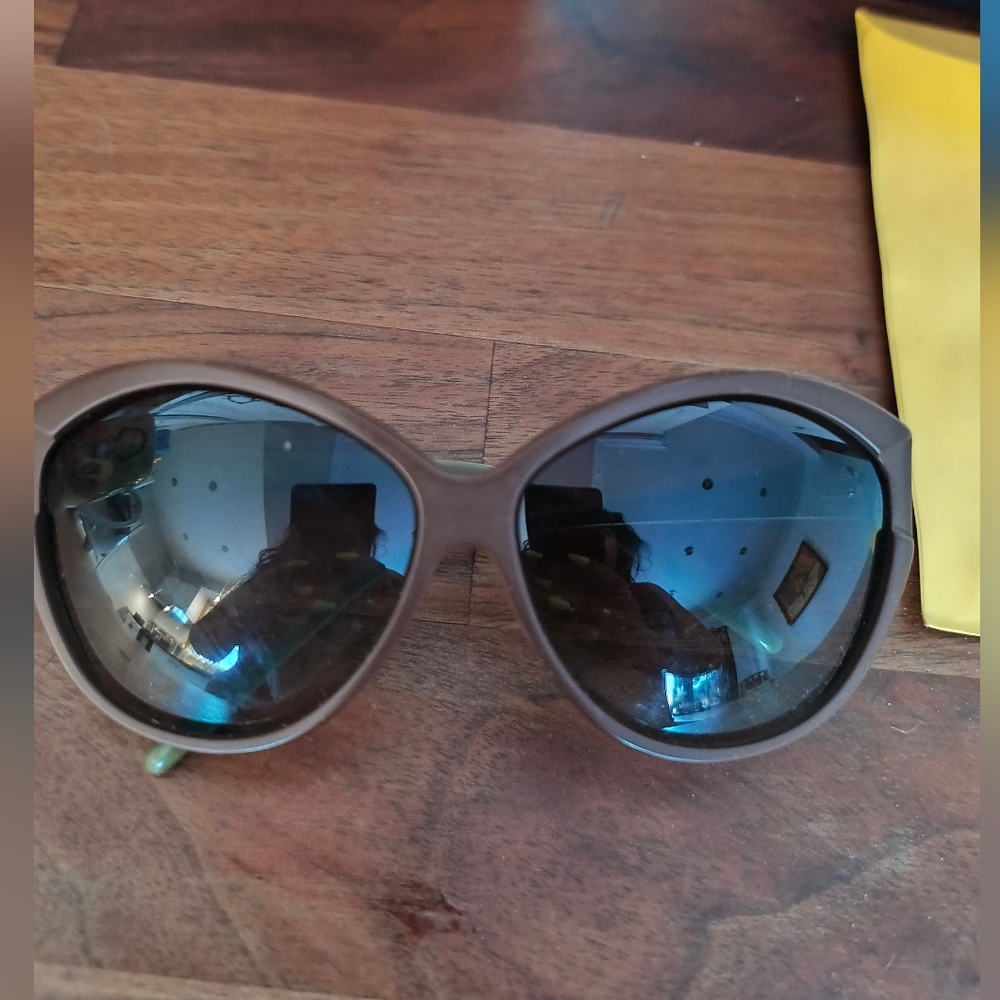 Stylish Brown Sunglasses with Blue Lenses
